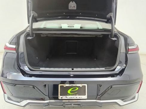 Used 2025 BMW i7 xDrive60 AWD/4WD image 29