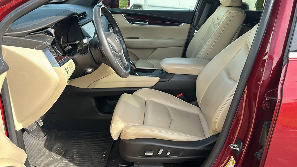 Used 2017 Cadillac XT5 Luxury w/ Driver Awareness Package AWD/4WD image 7