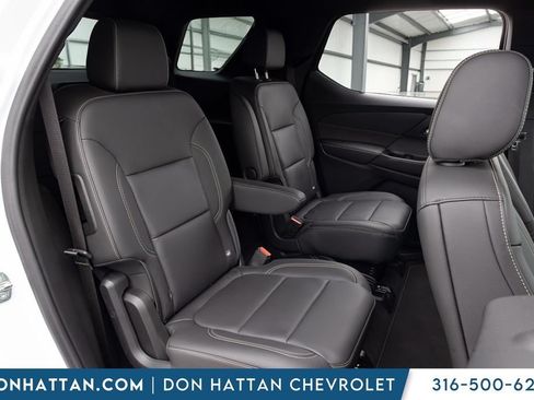 Used 2023 Chevrolet Traverse LT FWD image 18