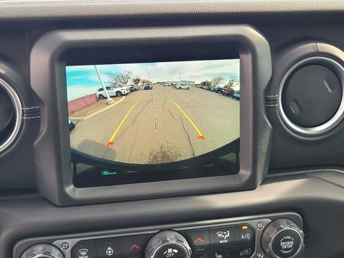 Used 2022 Jeep Wrangler Unlimited Sahara w/ Cold Weather Group image 15