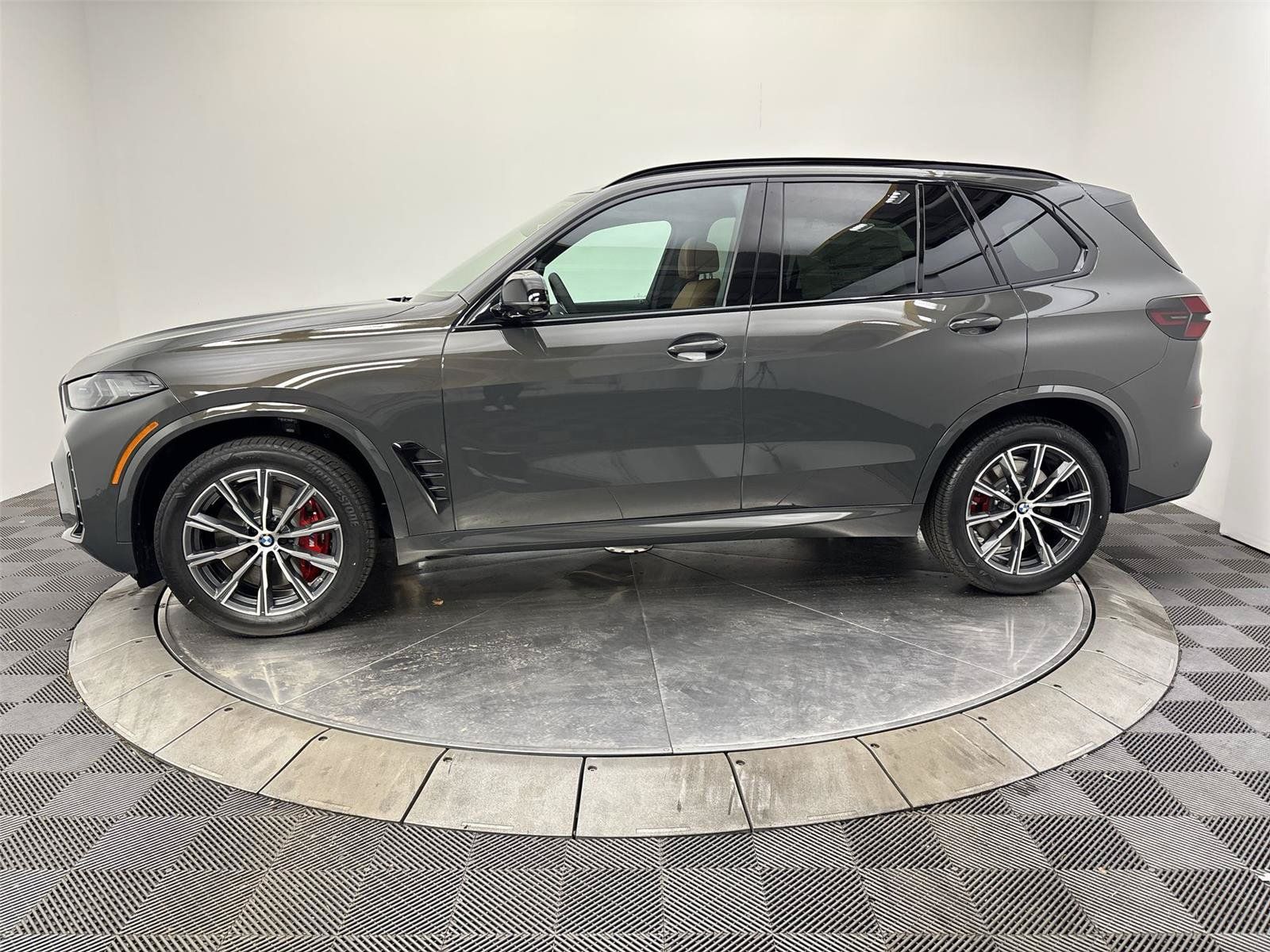 New 2026 BMW X5 M60i w/ Climate Comfort Package AWD/4WD image 16
