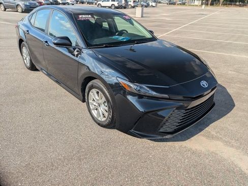 Used 2025 Toyota Camry LE FWD image 3