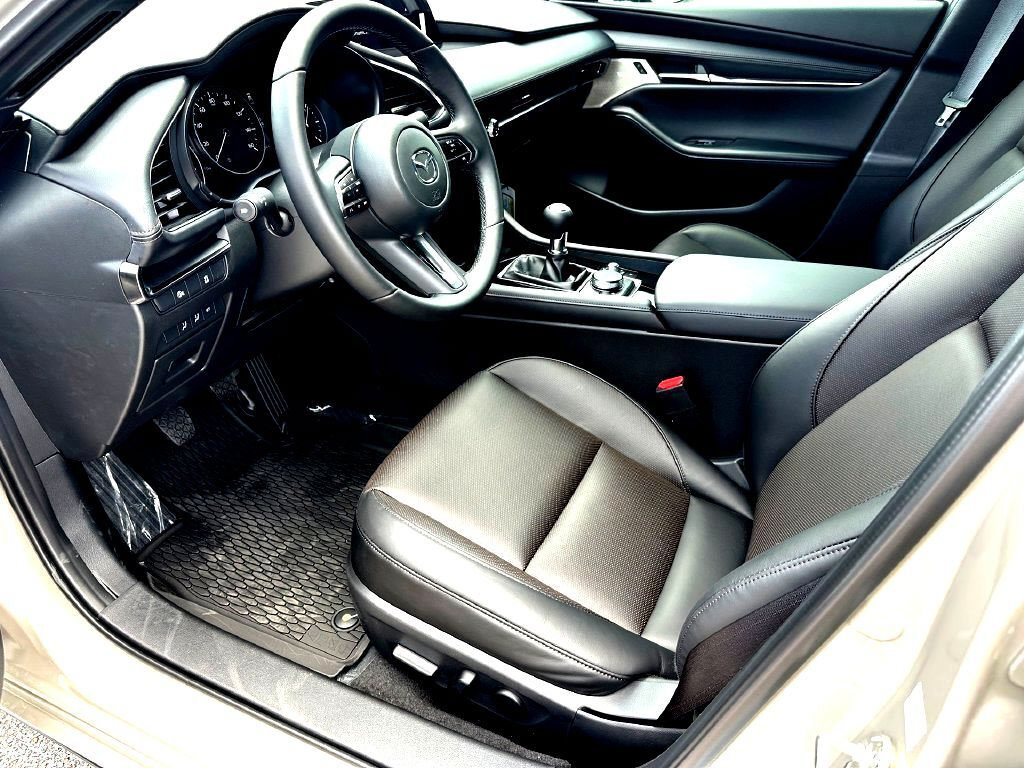 New 2026 MAZDA MAZDA3 2.5 S Hatchback w/ Premium Pkg FWD image 10