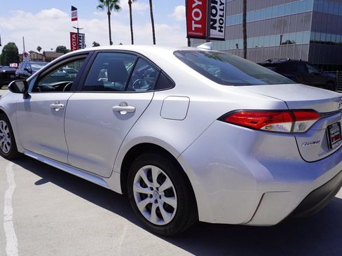 Used 2023 Toyota Corolla LE FWD image 4