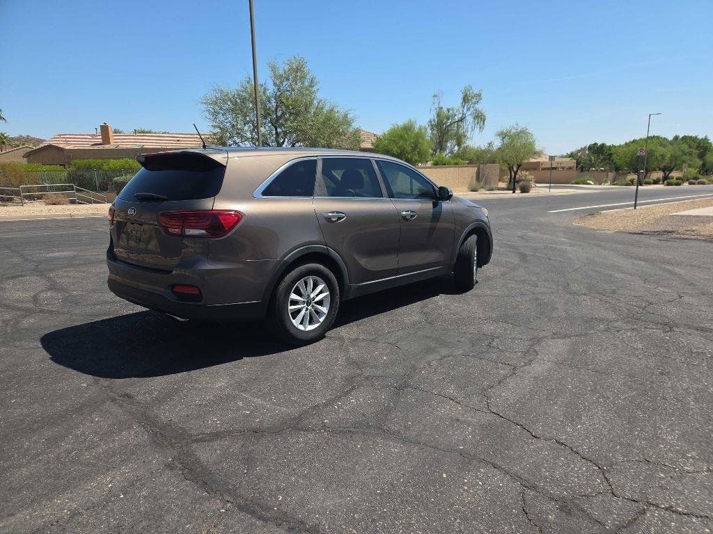 Used 2019 Kia Sorento FWD image 2