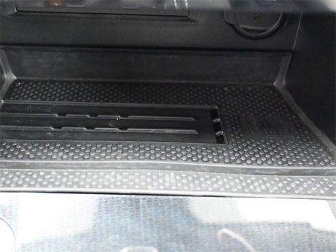 Used 2025 Volkswagen Taos SE w/ Panoramic Sunroof Package image 24