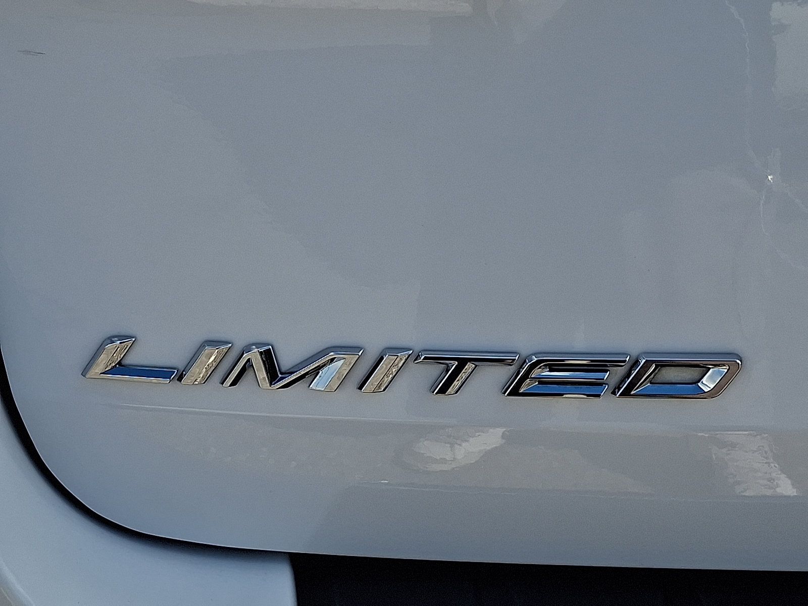 Used 2021 Ford Explorer Limited w/ Equipment Group 301A AWD/4WD image 29