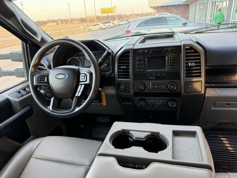 Used 2022 Ford F550 4x4 Crew Cab Super Duty w/ Power Equipment Group image 2