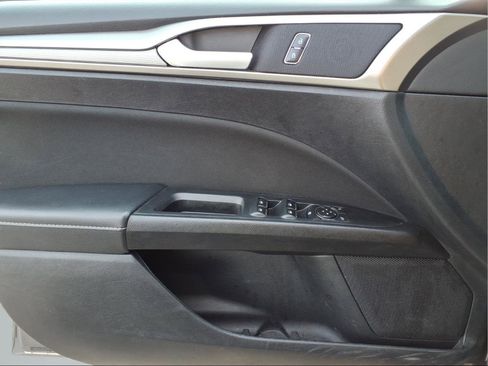 Used 2018 Ford Fusion SE w/ Fusion SE Technology Package image 15