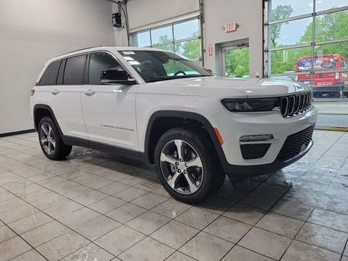 New 2025 Jeep Grand Cherokee Limited image 2