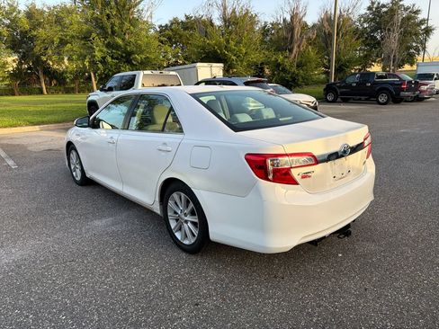 Used 2012 Toyota Camry XLE w/ Convenience Pkg FWD image 3