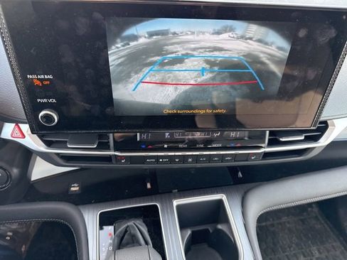 Used 2025 Toyota Sienna XLE w/ XLE Plus Package image 3