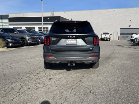 Used 2025 Kia Sorento S image 6
