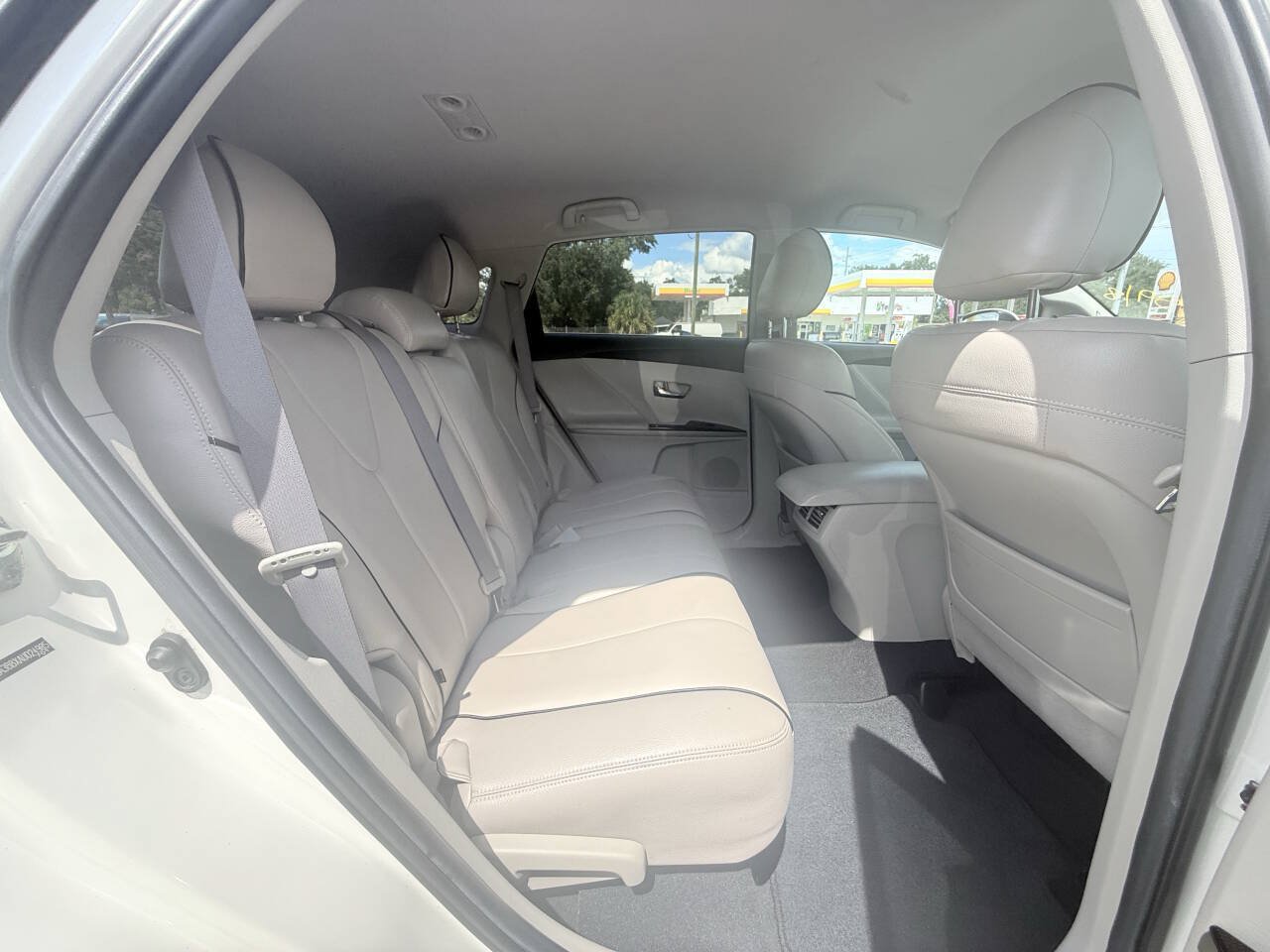 Used 2010 Toyota Venza FWD image 17