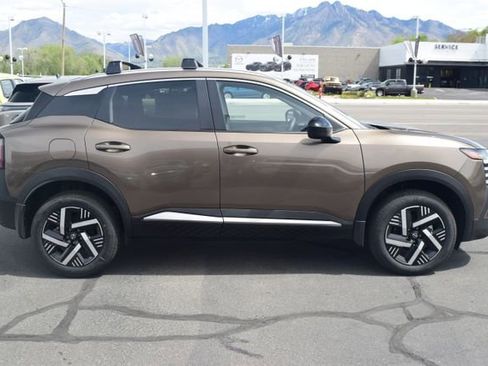 New 2026 Nissan Kicks SV w/ Charging Package FWD image 8