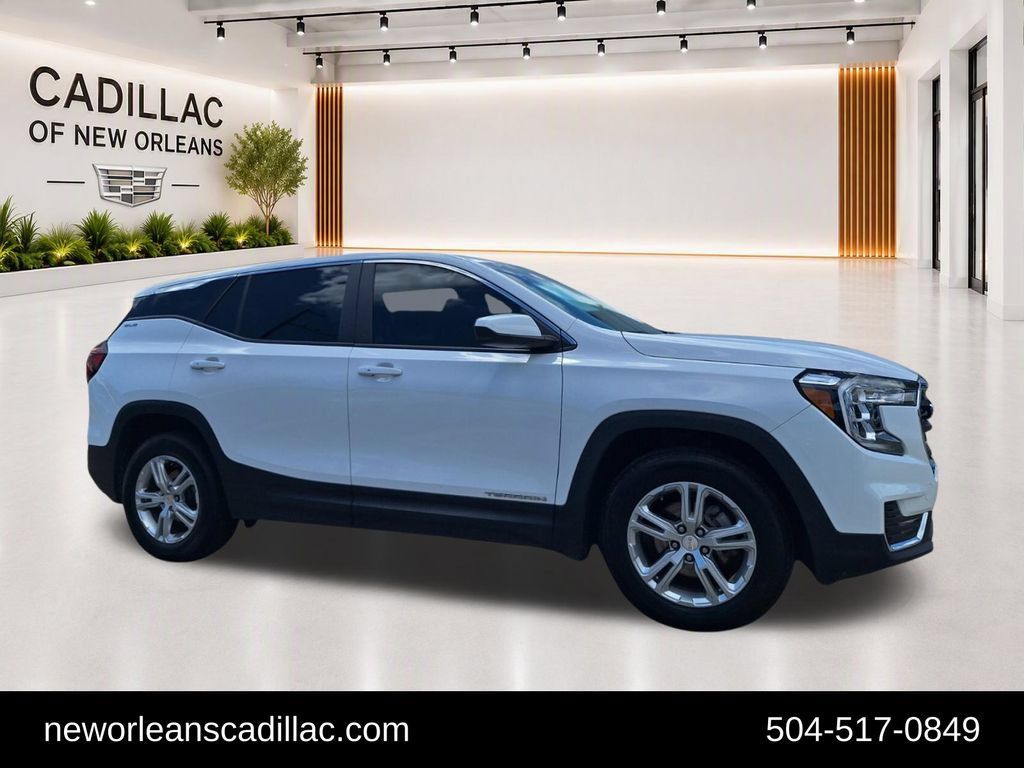 Used 2022 GMC Terrain SLE FWD image 1