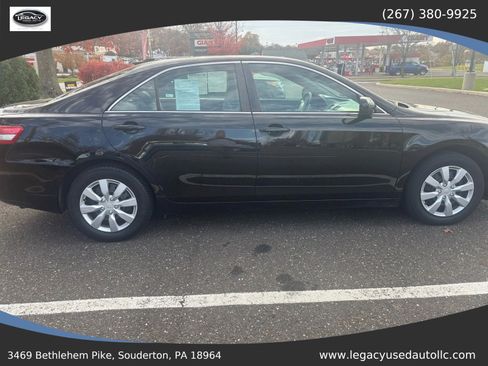 Used 2011 Toyota Camry LE image 9