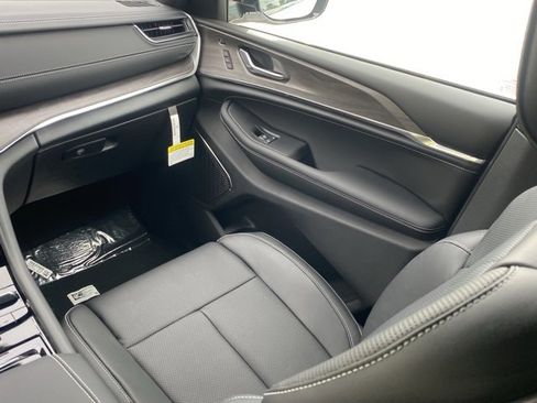 New 2025 Jeep Grand Cherokee Overland w/ Adv Protech Group III image 36