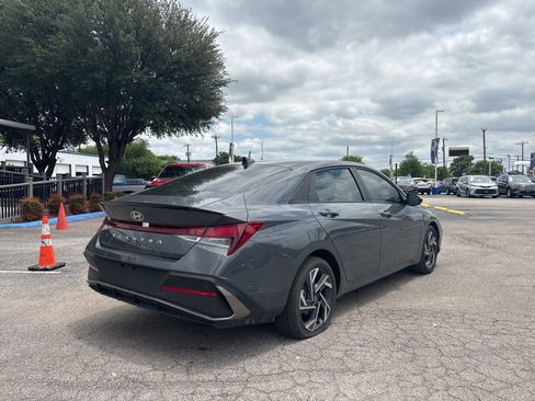 Used 2025 Hyundai Elantra Sport FWD image 3