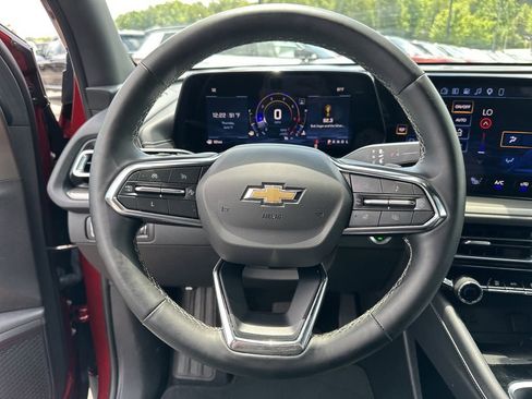 Used 2024 Chevrolet Traverse LT FWD image 12