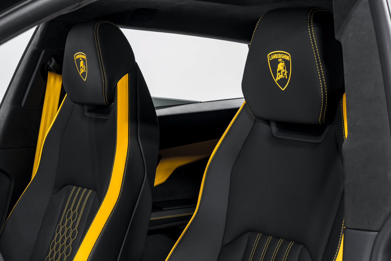 Used 2025 Lamborghini Urus SE AWD/4WD image 20