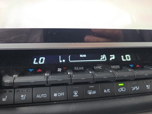 Used 2025 Toyota Sequoia Platinum w/ Tow Technology Package AWD/4WD image 16