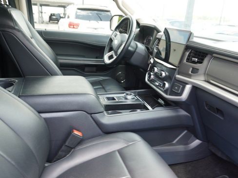 Used 2022 Ford Expedition XLT RWD image 9