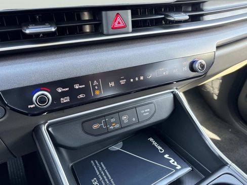 New 2026 Kia Carnival EX image 29