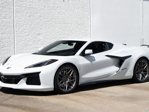 Used 2024 Chevrolet Corvette Z06 image 7