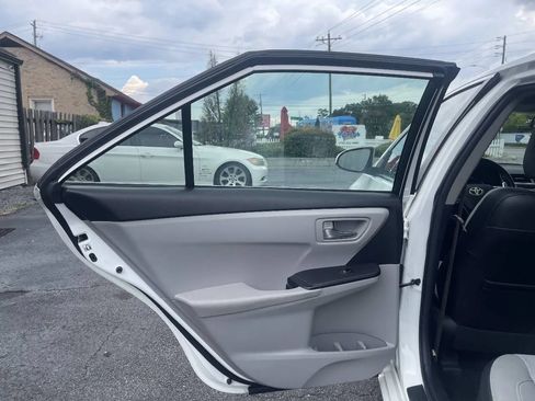 Used 2017 Toyota Camry SE FWD image 24
