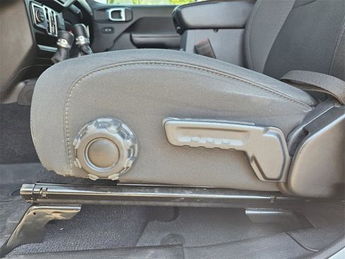 Used 2022 Jeep Gladiator Willys image 13