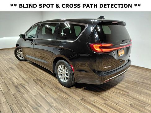 Certified 2024 Chrysler Pacifica Touring-L FWD image 13