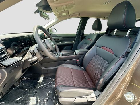 New 2025 Nissan Kicks SR FWD image 14