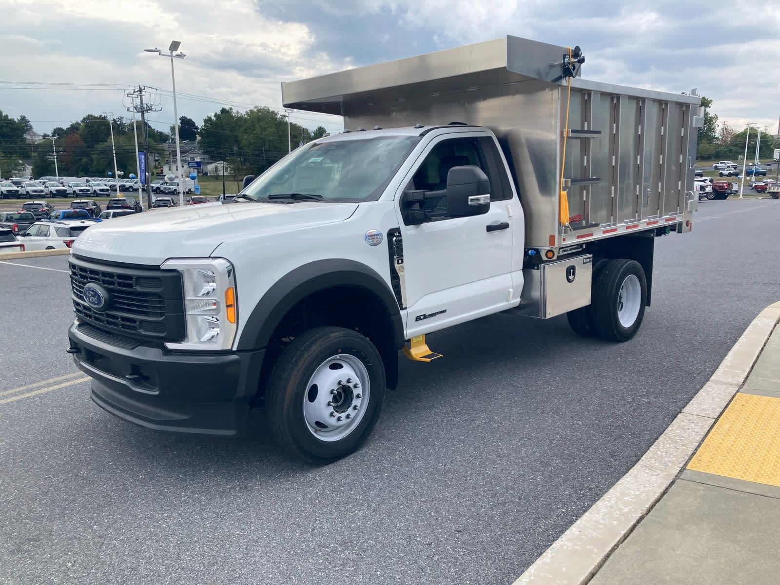 Used 2023 Ford F550 4x4 Regular Cab Super Duty image 7