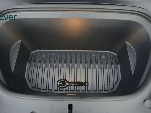 Used 2024 Tesla Model Y Performance image 28