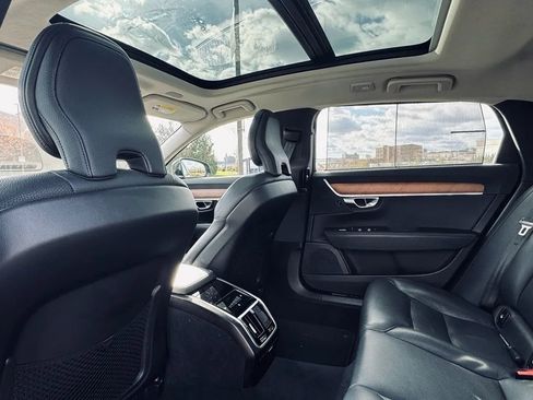 Used 2022 Volvo S90 B6 Momentum image 26