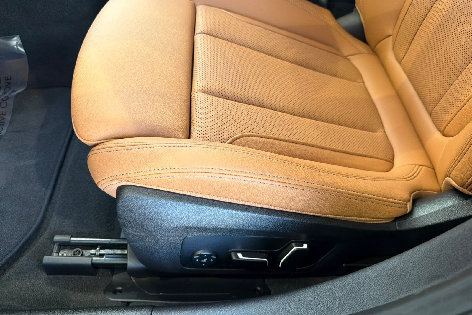 Used 2026 BMW 330i Sedan w/ Premium Package RWD image 14