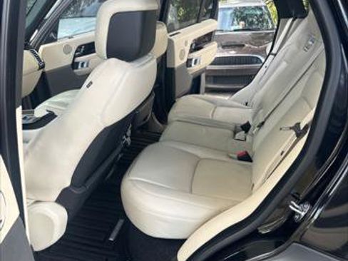 Used 2020 Land Rover Range Rover HSE image 12