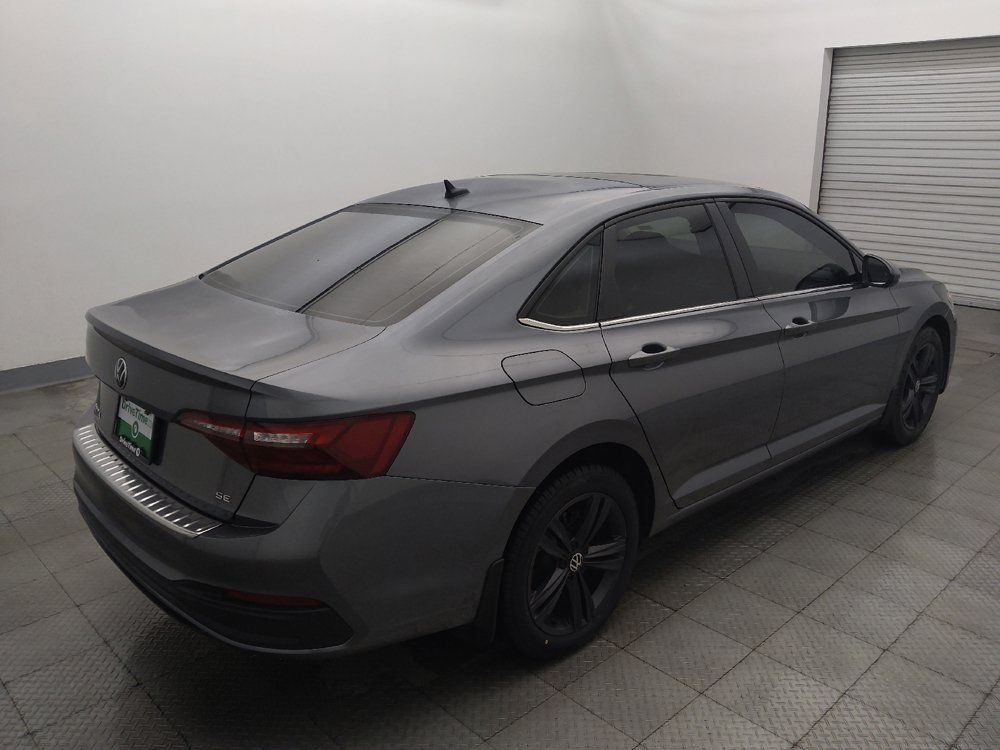Used 2024 Volkswagen Jetta SE w/ Panoramic Sunroof Package FWD image 9