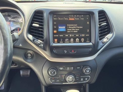 Used 2016 Jeep Cherokee Limited w/ Luxury Group FWD image 29
