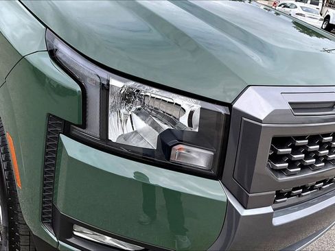 Used 2025 Nissan Frontier SV w/ SV Convenience Package RWD image 34