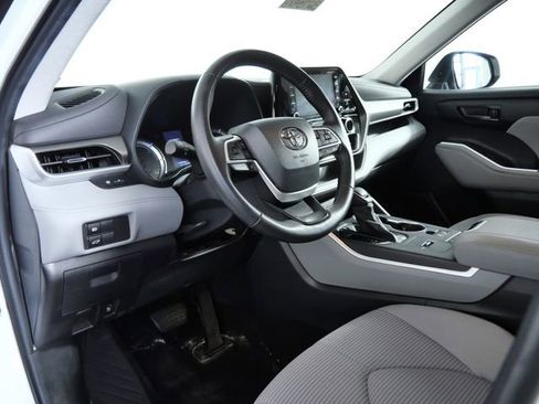 Used 2022 Toyota Highlander LE image 15