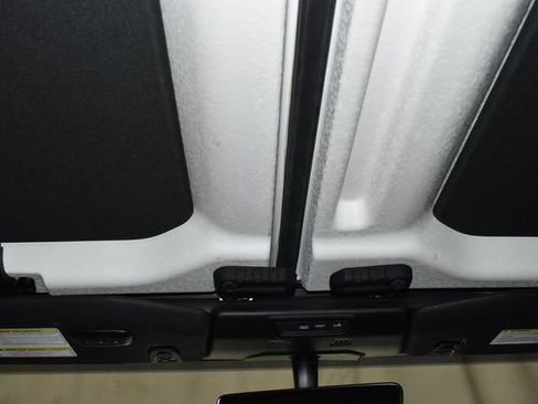 Used 2022 Jeep Wrangler Unlimited Sahara image 19