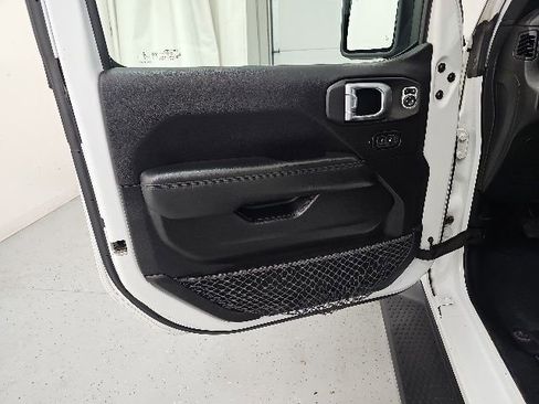 Used 2020 Jeep Wrangler Unlimited Sahara AWD/4WD image 12