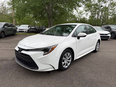 Used 2024 Toyota Corolla LE image 3