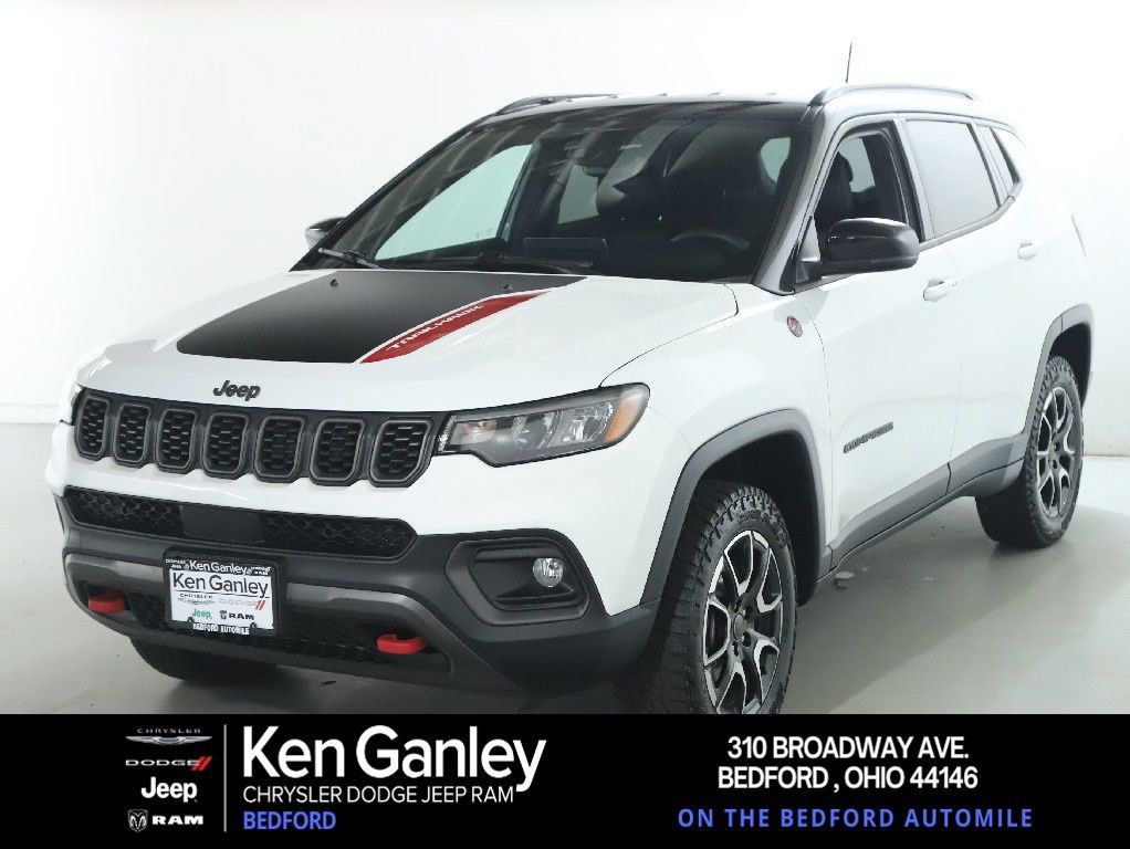 Used 2025 Jeep Compass Trailhawk AWD/4WD image 1