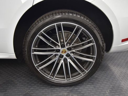 Used 2025 Porsche Macan image 14