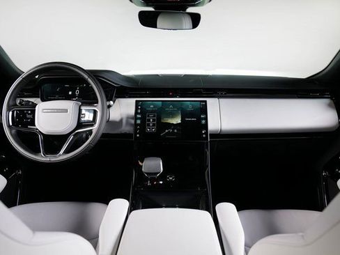 Used 2025 Land Rover Range Rover Sport image 4