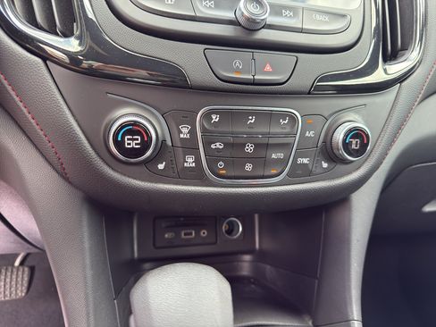 Used 2022 Chevrolet Equinox RS w/ RS Leather Package image 17