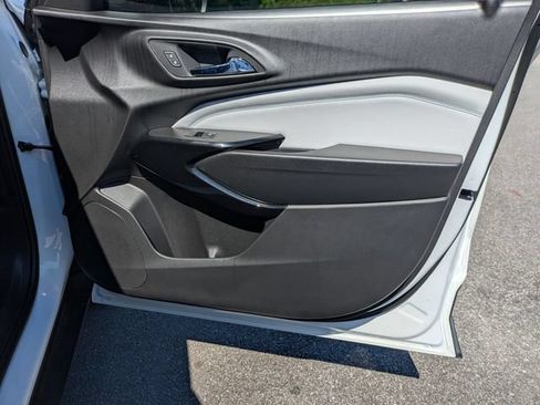 New 2026 Chevrolet Trax LT w/ Sunroof Package FWD image 32